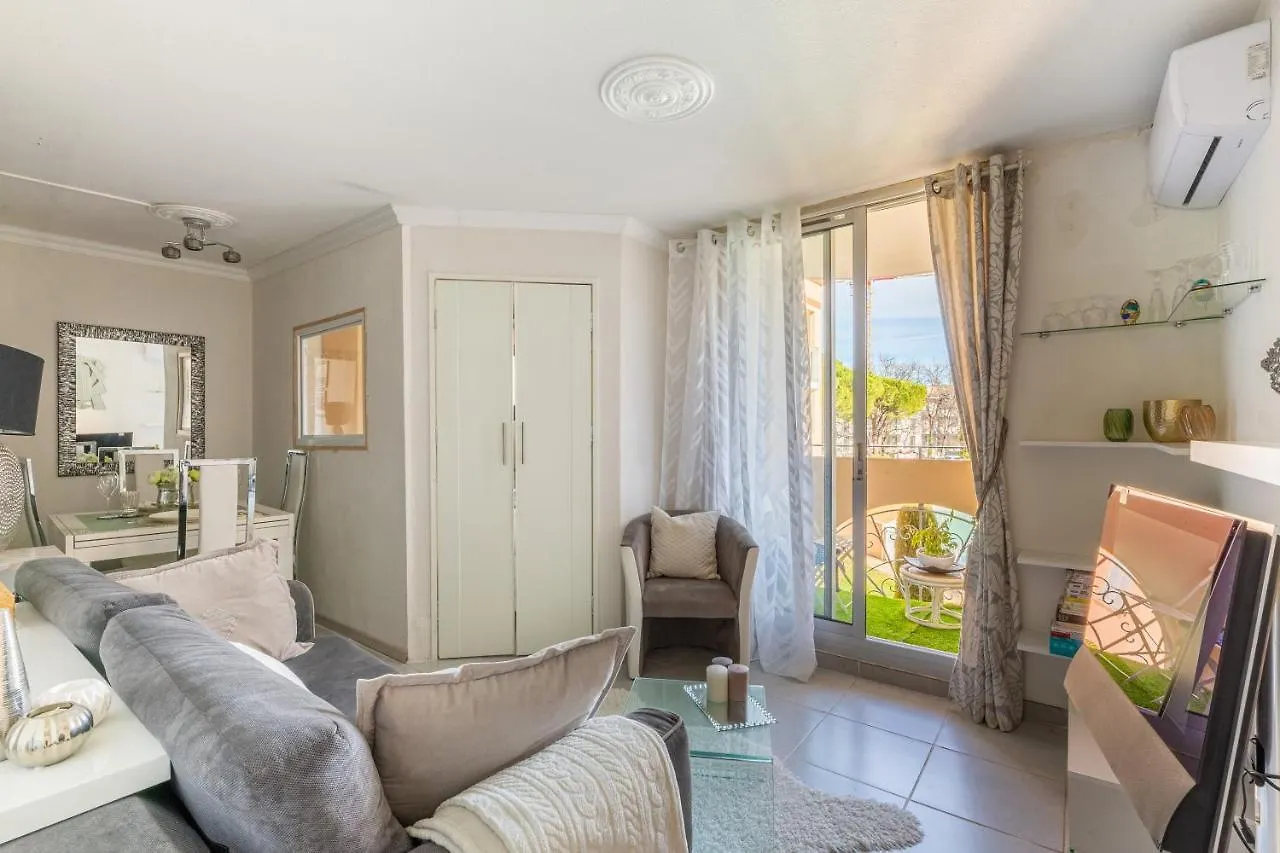 Appartement Le Sakharov à Fréjus 0*,
